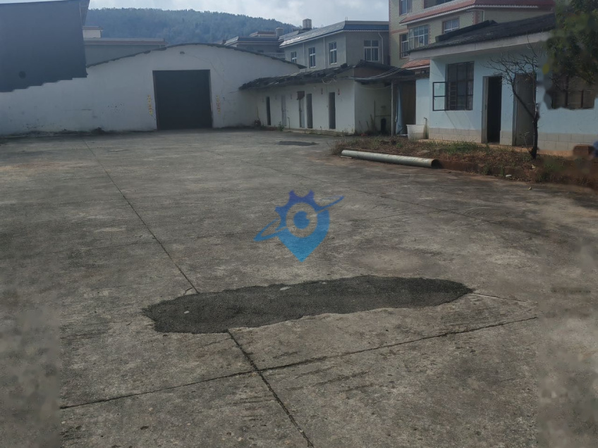占地二仟陆佰平米，厂房一仟二佰平米，宿舍十二间，卫生间二间，