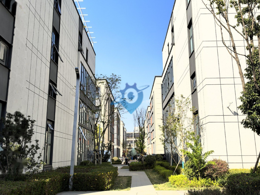 昆明呈贡2000平花园式独栋厂房出售  紧邻高速 首付三成680万得3500平米